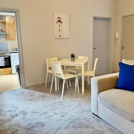 Beautiful Apartment - 5 Minute Walk To The Best Beach! - Great Location - Parking - Fast Wifi - Smart Tv - Newly Decorated - Sleeps Up To 4! Close To Bournemouth & Poole Town Centre מראה חיצוני תמונה
