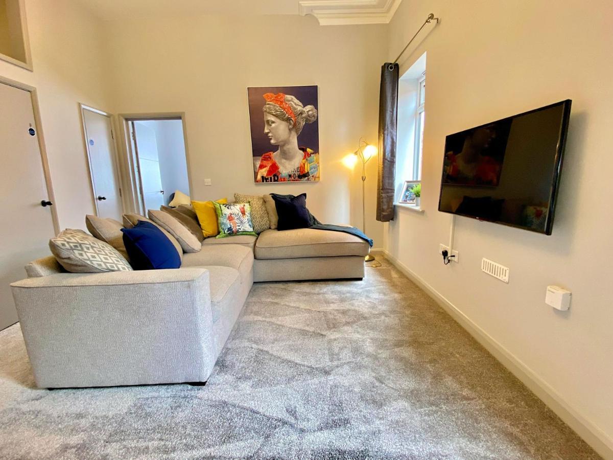 Beautiful Apartment - 5 Minute Walk To The Best Beach! - Great Location - Parking - Fast Wifi - Smart Tv - Newly Decorated - Sleeps Up To 4! Close To Bournemouth & Poole Town Centre מראה חיצוני תמונה