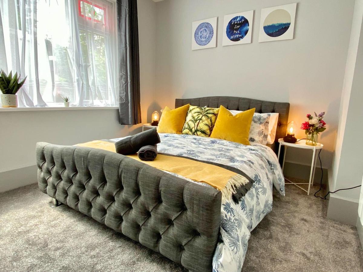Beautiful Apartment - 5 Minute Walk To The Best Beach! - Great Location - Parking - Fast Wifi - Smart Tv - Newly Decorated - Sleeps Up To 4! Close To Bournemouth & Poole Town Centre מראה חיצוני תמונה