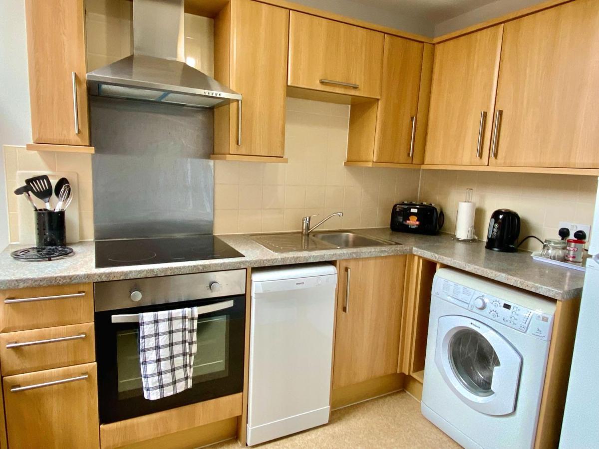 Beautiful Apartment - 5 Minute Walk To The Best Beach! - Great Location - Parking - Fast Wifi - Smart Tv - Newly Decorated - Sleeps Up To 4! Close To Bournemouth & Poole Town Centre מראה חיצוני תמונה