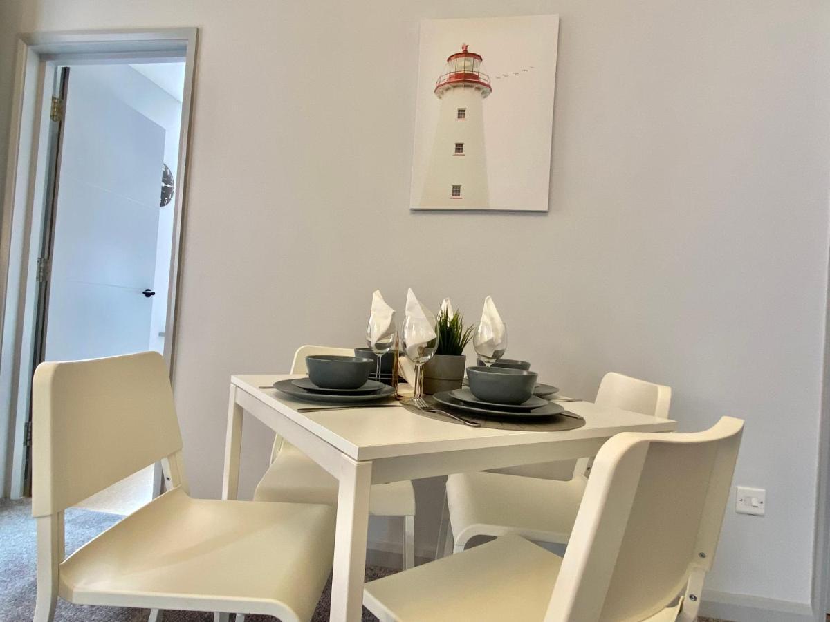 Beautiful Apartment - 5 Minute Walk To The Best Beach! - Great Location - Parking - Fast Wifi - Smart Tv - Newly Decorated - Sleeps Up To 4! Close To Bournemouth & Poole Town Centre מראה חיצוני תמונה