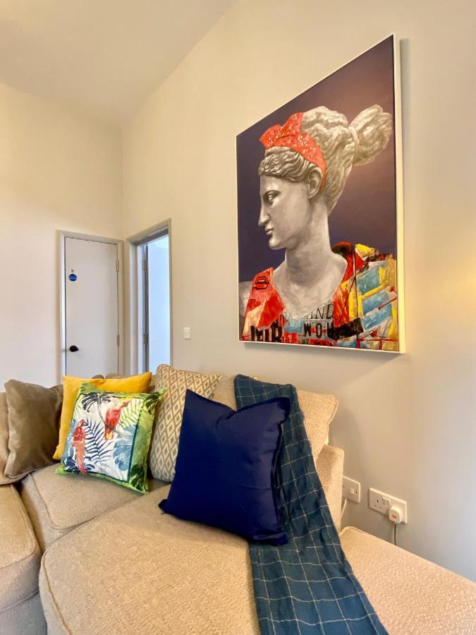 Beautiful Apartment - 5 Minute Walk To The Best Beach! - Great Location - Parking - Fast Wifi - Smart Tv - Newly Decorated - Sleeps Up To 4! Close To Bournemouth & Poole Town Centre מראה חיצוני תמונה