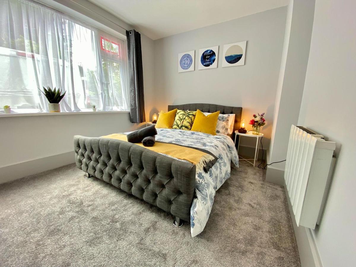 Beautiful Apartment - 5 Minute Walk To The Best Beach! - Great Location - Parking - Fast Wifi - Smart Tv - Newly Decorated - Sleeps Up To 4! Close To Bournemouth & Poole Town Centre מראה חיצוני תמונה
